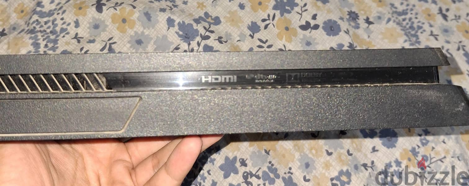 PlayStation 4 slim 12