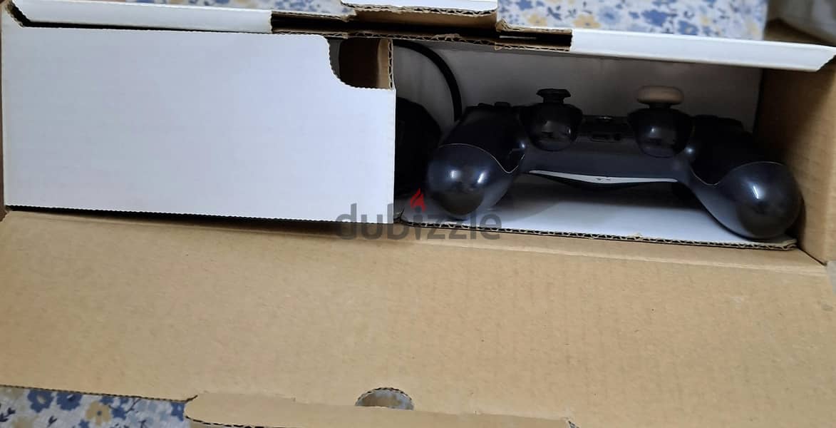 PlayStation 4 slim 13