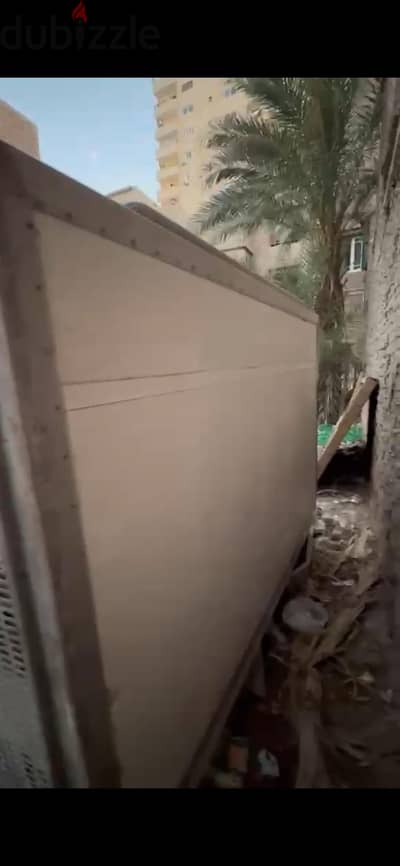 صندوق عازل يصلح في مزارع الدواجن