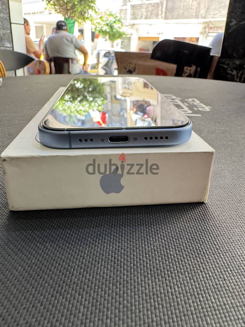 Apple - iPhone 17 4