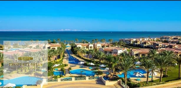 فيلا للبيع في لافيستا 6 العين السخنة بأقل سعر في الماركت، فيو بول مميز، أطول فترة سداد، وموقع استثنائي.