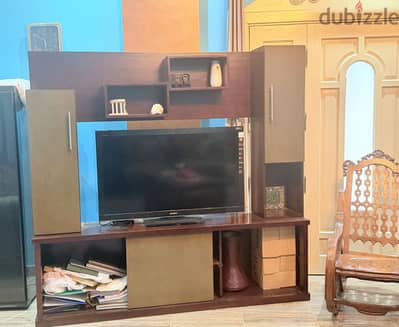 ‏مكتبة التلفزيون بحالة جيدة جدا للبيع بسعر مغري