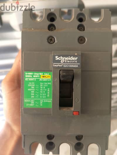 قواطع كهرباء ماركة شنايدر Schneider