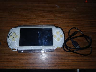 psp 1000 بحالة ممتازة لون ابيض