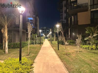 A great deal on an apartment for sale in Madinaty, in the modern phase B8. It's 77 square meters with high-end finishes, consisting of 2 bedrooms and 1 bathroom, and is available at a special price.