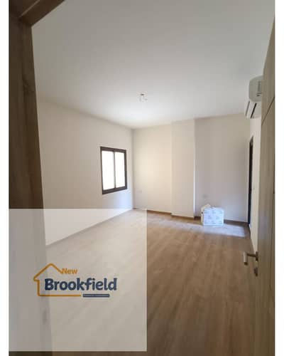 شقه للايجار شامل التكييفات فى كمبوند فيفث سكوير المراسم بجوار شارع التسعين ومحور بن زايد  Apartment for rentin Fifth Square Compound, Al Marasem