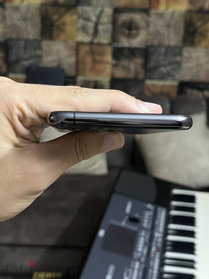 Apple - iPhone 11 Pro Max 2