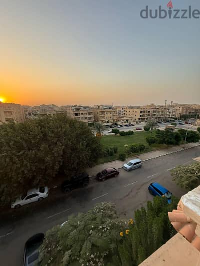 للبيع موقع متميز شقة متشطبه بسعر نص تشطيب