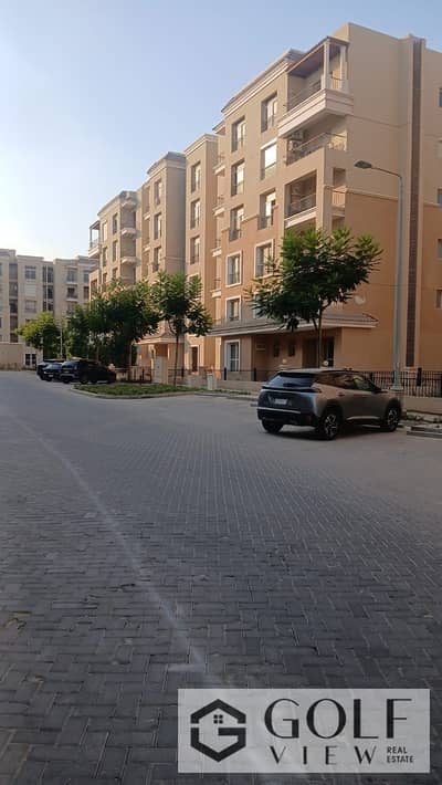 A bargain price for a quick sale: a 60m² studio apartment on the ground floor of the Sarai project (Madinat Masr) in Mostakbal City, near Madinaty. Lo