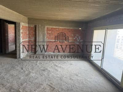 شقة استلام فوري بأقساط اقل مقدم  palm hills new cairo الطابق الخامس