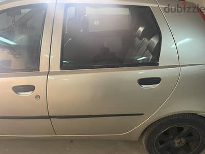 فيات بونتو 2004