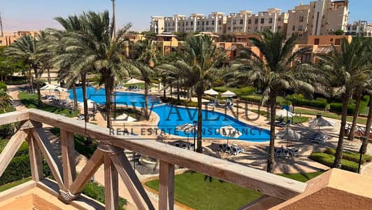شاليه بروف مميز جدا للبيع في mountain view 2 al sokhna  موقع مميز إيري البحر و يطل علي حمام و لاندسكيب مشطب ومفروش جاهز للاستلام
