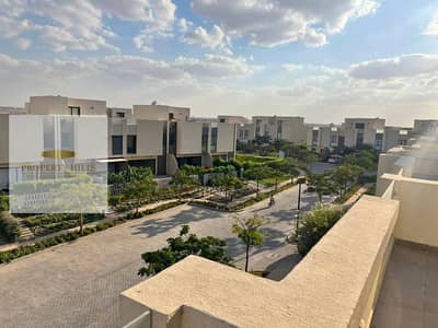 فيلا كورنر للبيع بسعر الكاش بفيو حلو جدا بجاردن مساحتها كبيرة في كمبوند البروج مدينة الشروق