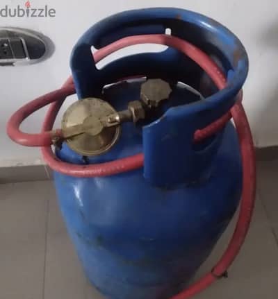 أنبوبتين غاز ومنظم وخرطوم صالحين للعمل بكفاءة