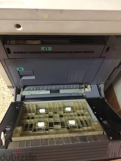 Toshiba e-Studio 230 طباعة اسود  مكان لورق A4 A3 A5 ممكن تشتغل طابعه