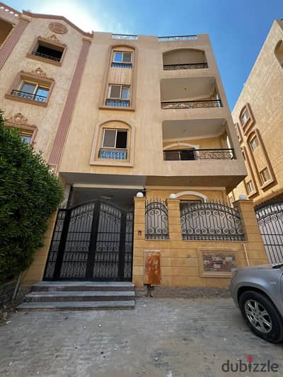 شقة أول سكن للإيجار بجاردينيا 2 بجوار محور جمال عبد الناصر ومحمد نجيب ومدرسة إنسپاير وجملة ماركت! موقع استراتيجي حيوى بقلب التجمع.