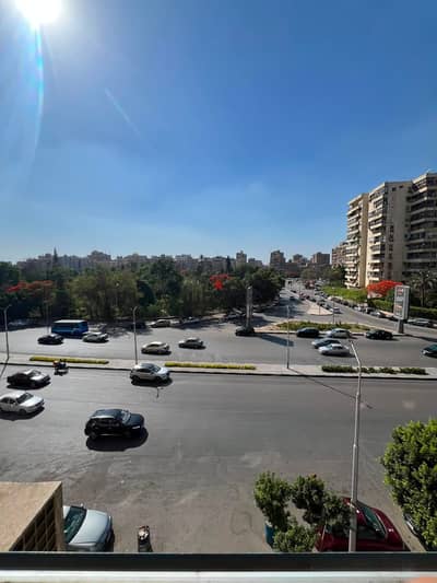 Apartment opportunity: 300m² directly opposite Merryland Park