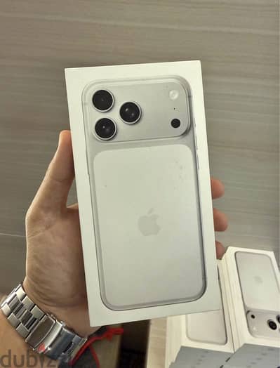 آبل - آيفون 17 برو ماكس