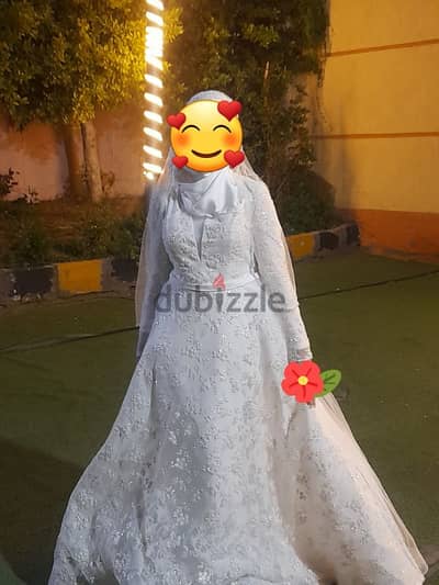 فساتين وملابس متنوعه للبيع