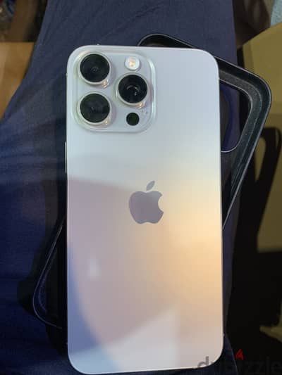 Apple - iPhone 15 Pro Max معفي