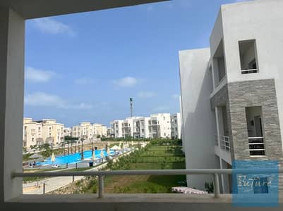 شاليه للبيع في امواج سيدي عبدالرحمن ٣ غرف و ٢ حمام  يطل علي حمام السباحه و يري البحر مفروش بالكامل البيع باقل من سعر السوق
