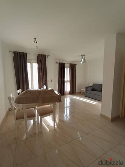 Studio for sale in installments in Madinaty B12, 53 m area, immediate delivery, water and electricity meters, next to services and the mosque directly, bedroom, best investment return.