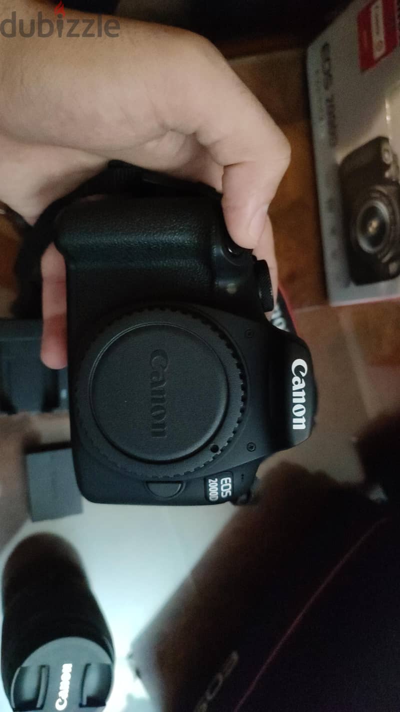 canon d2000 2