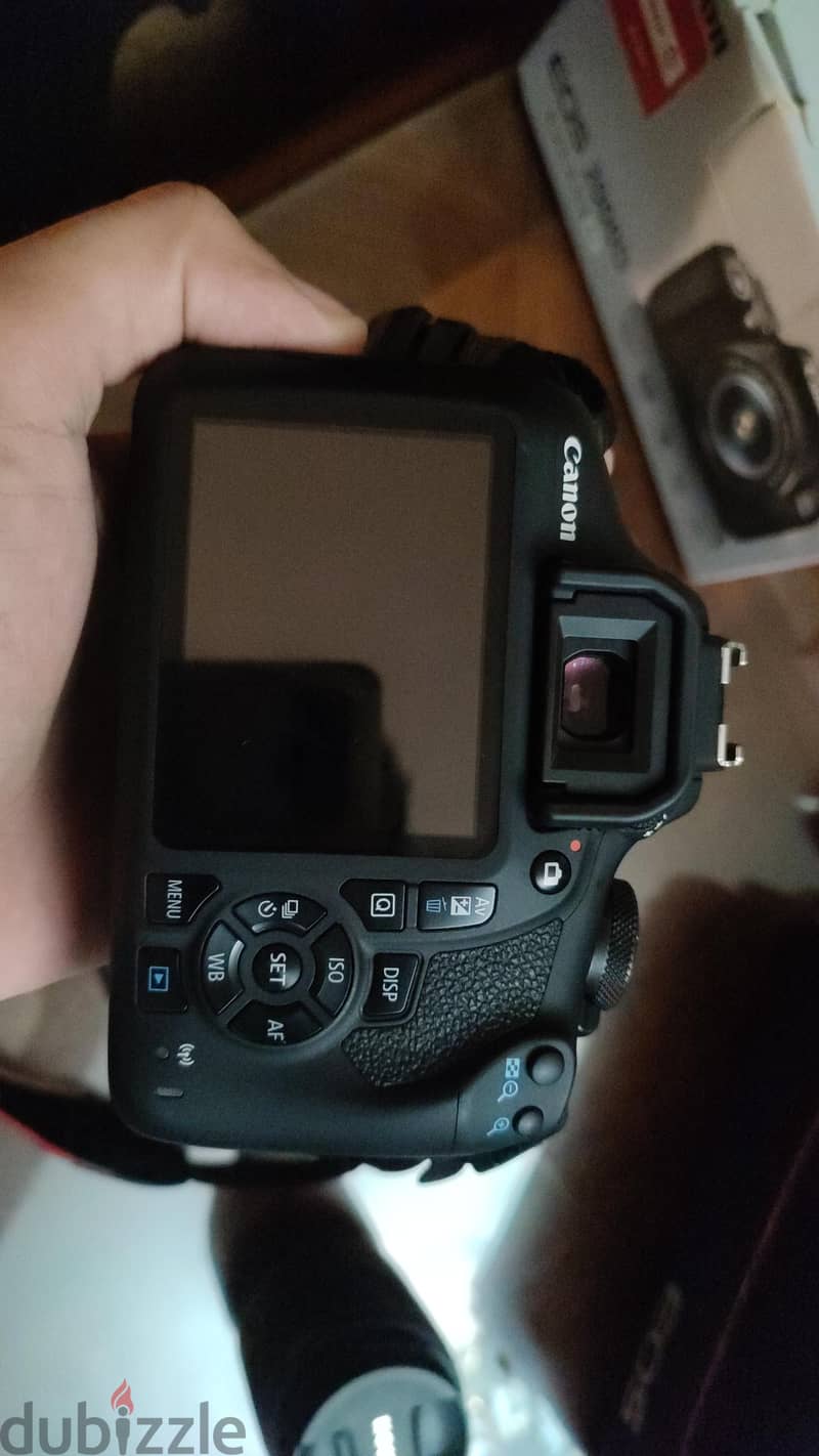 canon d2000 3