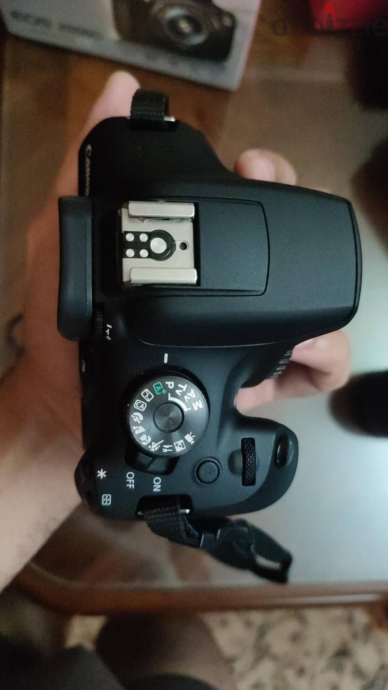 canon d2000 4
