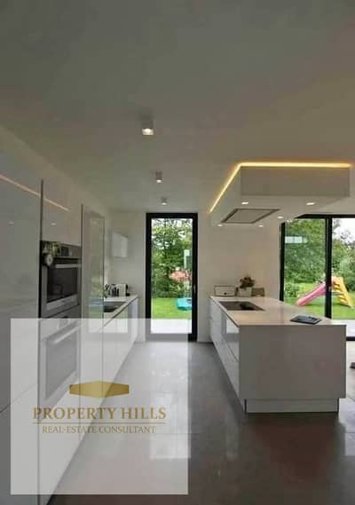 Standalone villa for sale in New Cairo for less than its original price, with installments up to 12 years, only a 5% down payment, and a 26% discount.