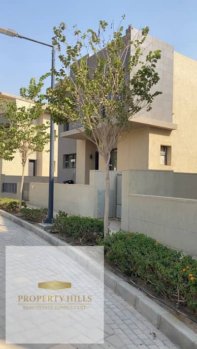 فيلا صورها من الواقع جاهزة للمعاينة في الشروق  وهتستلمها ب مليون فقط بجوار الجامعة البريطانية والمدارس الانترناشونال كمبوند متكامل الخدمات