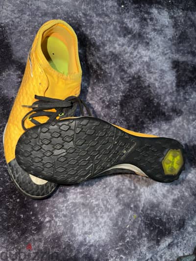 NIKE HYPERVENOMX (original) مقاس 44 سبب البيع ضيق