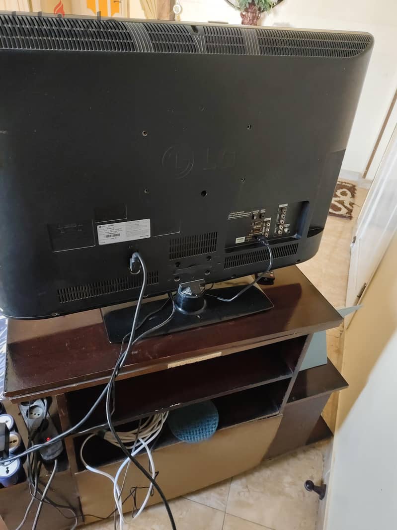 LCD SMART SCREEN TV 1