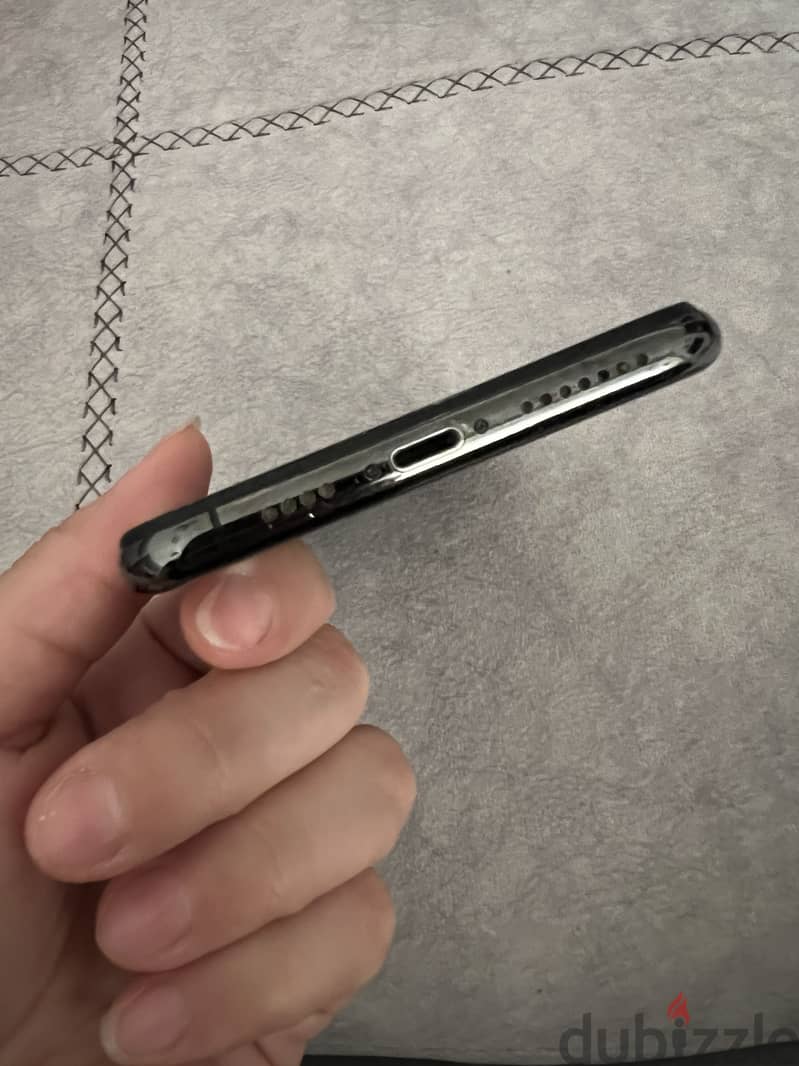 Apple - iPhone XS Max 4