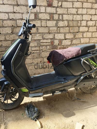 اسكوتر كهربائي كيواي فولت بطريه ليس يوم