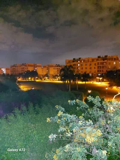 96 sq m apartment for rent in Madinaty B7, wide garden view, one minute from services and minutes from the market and South Park, special finishes