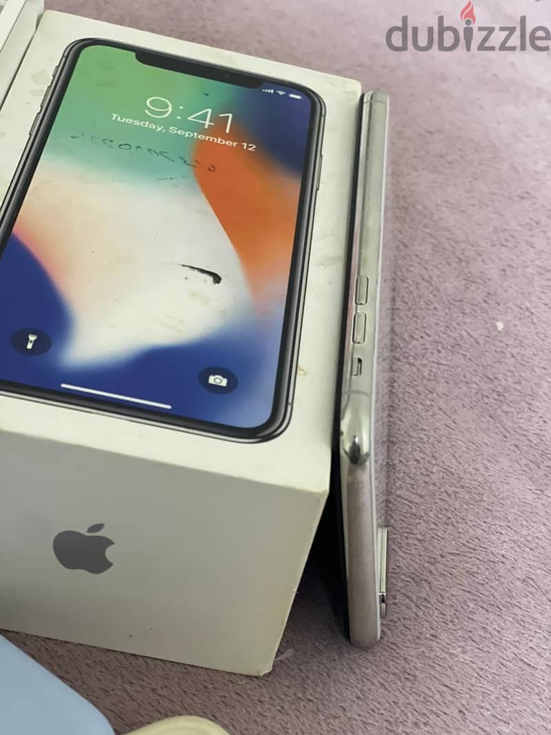 iPhone X 4