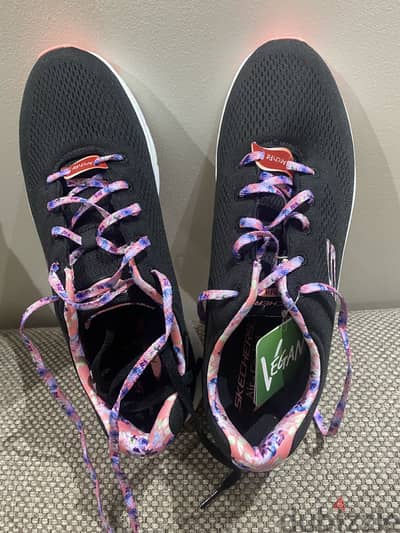 كوتشي حريمي Skechers Arch Fit Air Cooled