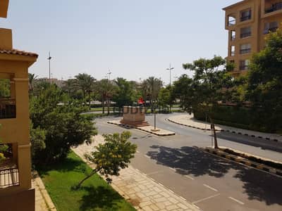 شقه للبيع في مدينتي B1 لوكيشن مميز جدا امام نادي مدينتي مباشرة فيو جاردن وشارع