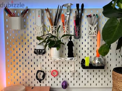 Alien kit for pegboards