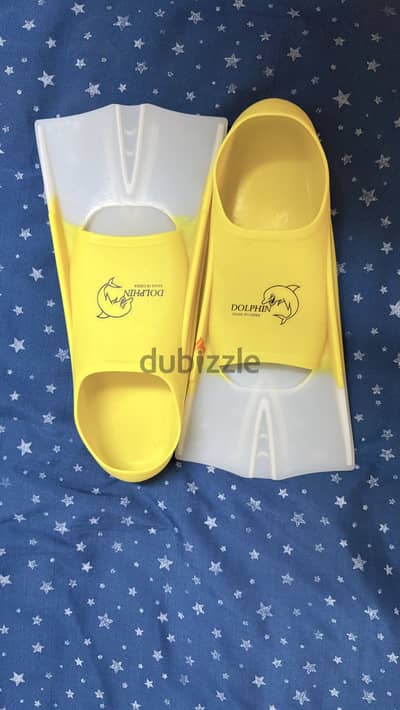 زعانف سباحة (Fins) ماركة Dolphin بحالة ممتازة - مقاس 36-38
