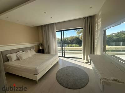 شقة بفرش مودرن تشطيب خاص في كومباوند Lake View