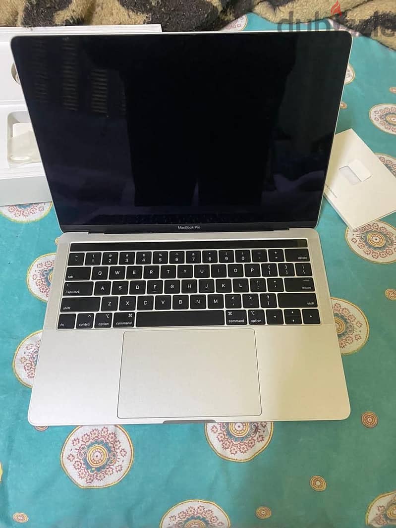 Macbook pro 13.3-inch (2019) 2