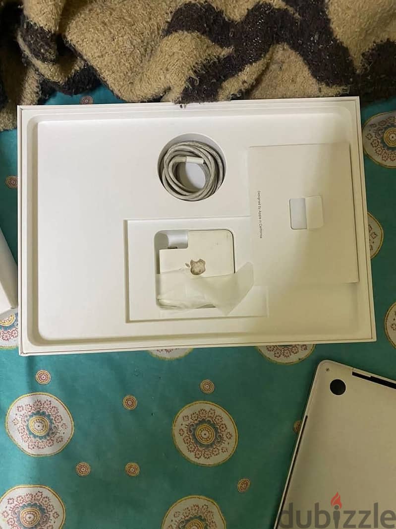 Macbook pro 13.3-inch (2019) 4