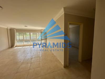 Ground Floor Apartment with Private Garden for Sale in Madinaty B12 An excellent opportunity to own a spacious ground-floor