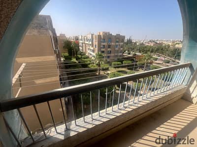 شقة للبيع 111متر في الحي الاول الشيخ زايد -  امام شارع النزهة مباشرة -  بحري بالكامل متشطبة
