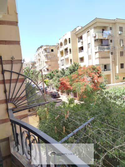 160m apartment with a frontal view in the middle of old spaces, with a garage share directly next to the gate