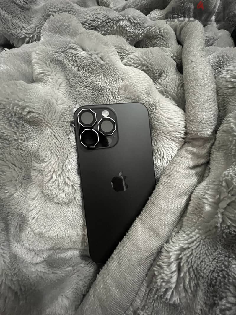 Apple - iPhone 16 Pro Max 3