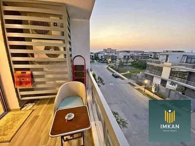 شقه للبيع بخصم 50% جاهزه للمعاينه وكامله الخدمات و بالتقسيط علي 12 سنه كمبوند تاج سيتي Taj city في التجمع الاول بالقرب من مطار القاهره الدولي