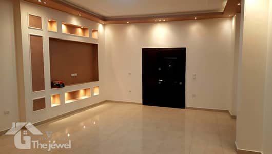 شقة للإيجار السكني بفيلات الحي الثاني 215م أرضي بمدخل خاص